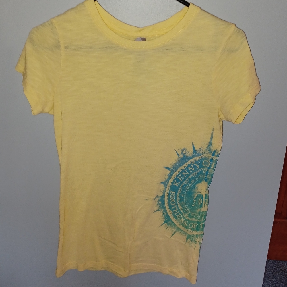 Kenny chesney brothers of the sun tour small thin material tshirt. No returns.